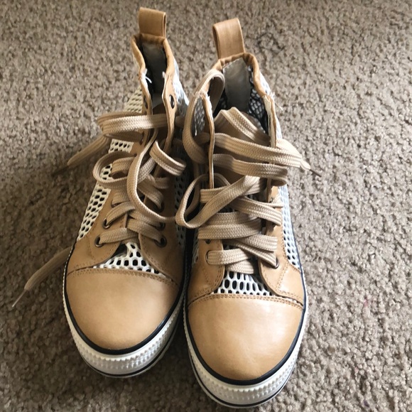 Shoes - Picture 2 of 8